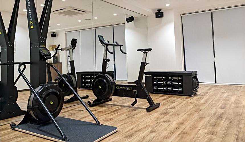 1988年，我在堂弟脸上划出一道疤，40年后我回娘家时伯母拦下了我